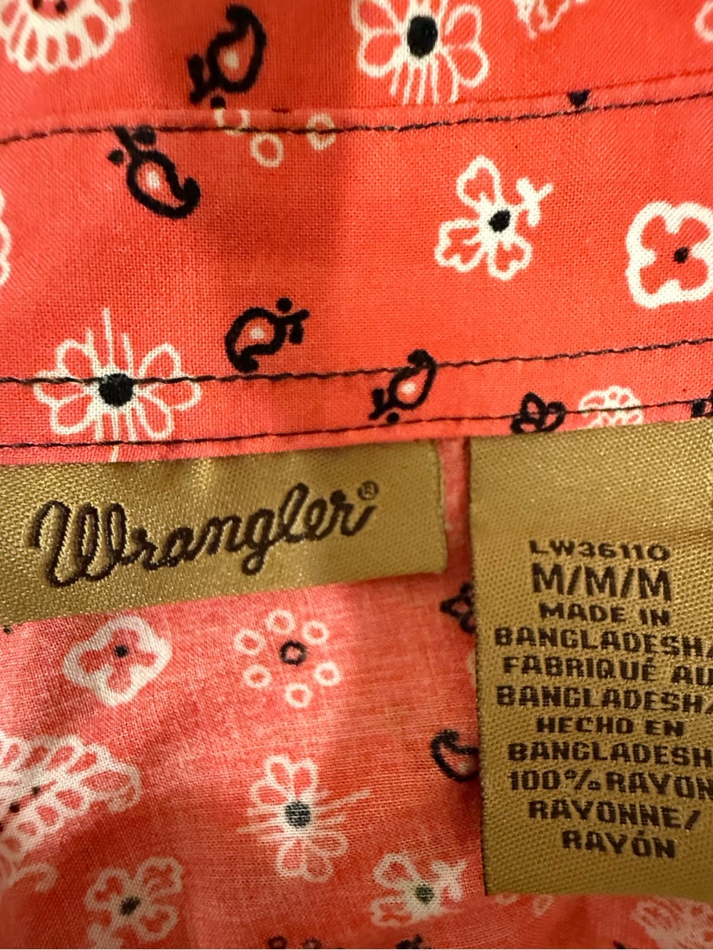 VINTAGE Wrangler Coral Red Paisley Western Button-Down Shirt - Size Medium - Picture 2 of 4